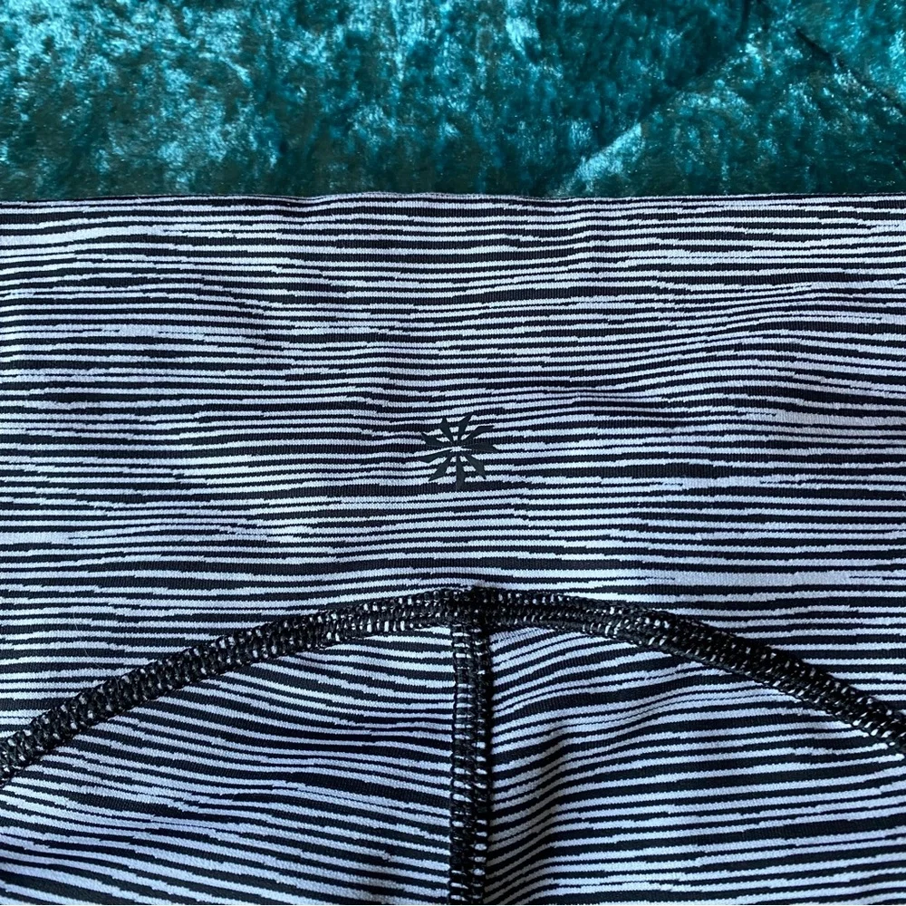 Athleta cropped strip leggings EUC - Picture 3 of 4